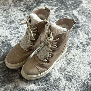 Girls boots